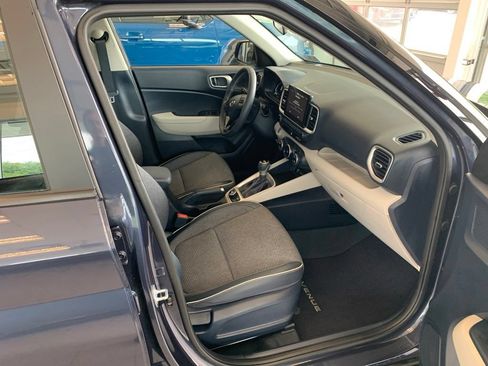 Certified 2023 Hyundai Venue Limited FWD image 19