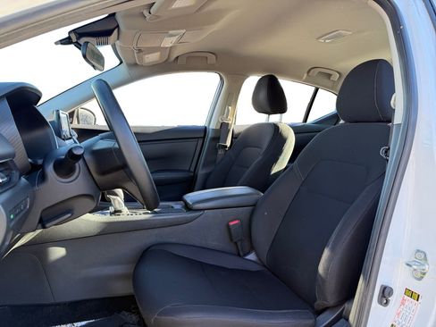 Used 2024 Nissan Sentra S FWD image 9