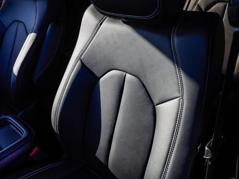 New 2027 Chrysler Pacifica Select FWD image 30