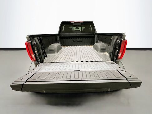 Used 2024 GMC Sierra 1500 SLT image 27