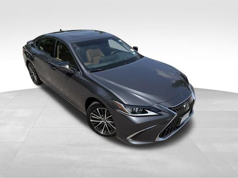 Used 2025 Lexus ES 350 w/ Premium Package FWD image 3