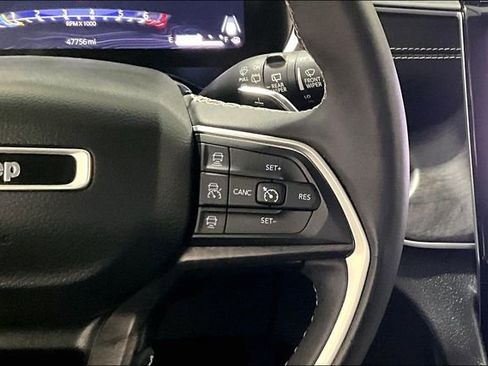 Used 2023 Jeep Grand Cherokee Limited w/ Luxury Tech Group II image 12