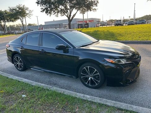 Used 2018 Toyota Camry SE FWD image 8