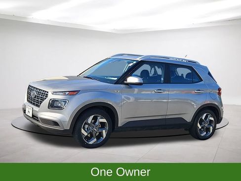 Used 2025 Hyundai Venue SEL FWD image 3
