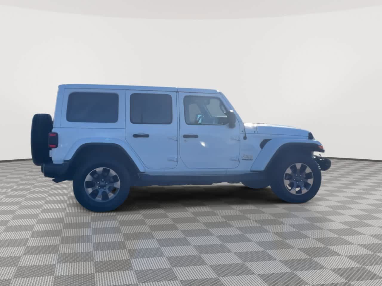 Used 2018 Jeep Wrangler Unlimited Sahara AWD/4WD image 9
