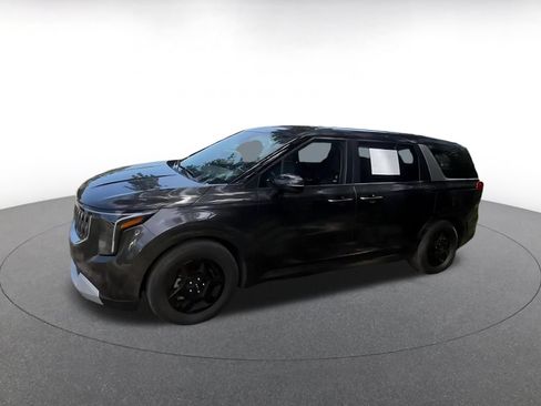 Used 2026 Kia Carnival FWD image 8