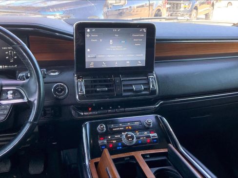Used 2019 Lincoln Navigator Reserve image 7