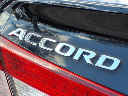 Used 2018 Honda Accord EX image 13