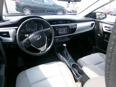 Used 2016 Toyota Corolla LE FWD image 12