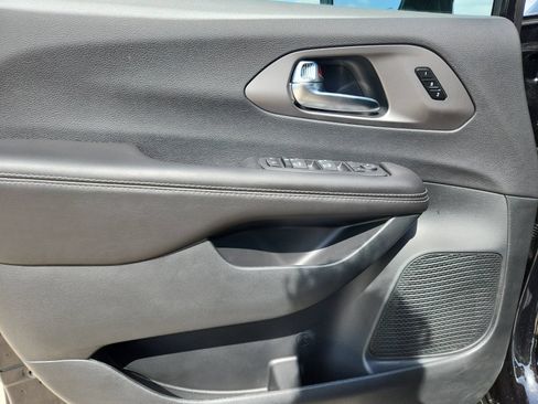 New 2027 Chrysler Pacifica Select FWD image 19