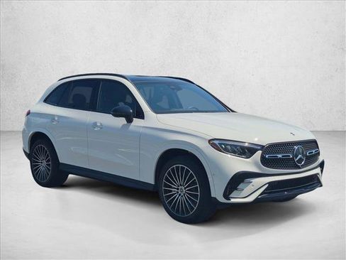Used 2024 Mercedes-Benz GLC 300 4MATIC image 3