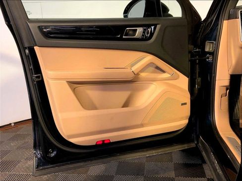 Used 2021 Porsche Cayenne image 25