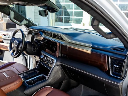 Used 2024 GMC Sierra 2500 Denali Ultimate image 17