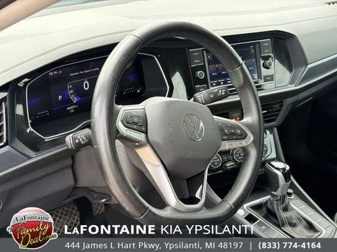 Used 2024 Volkswagen Jetta SE FWD image 12