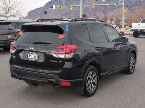 Used 2023 Subaru Forester Premium image 3