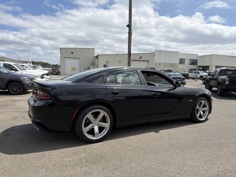 Used 2017 Dodge Charger R/T RWD image 6