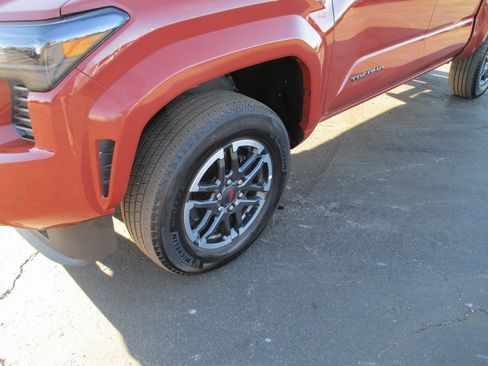 Used 2025 Toyota Tacoma TRD Sport image 12