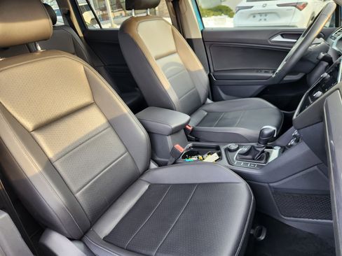 Used 2020 Volkswagen Tiguan SE image 14