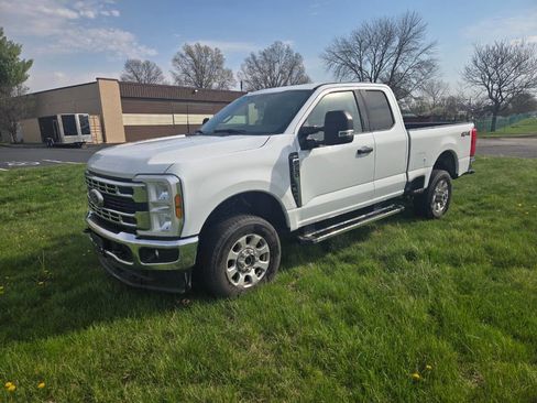 Used 2024 Ford F250 XLT AWD/4WD image 1