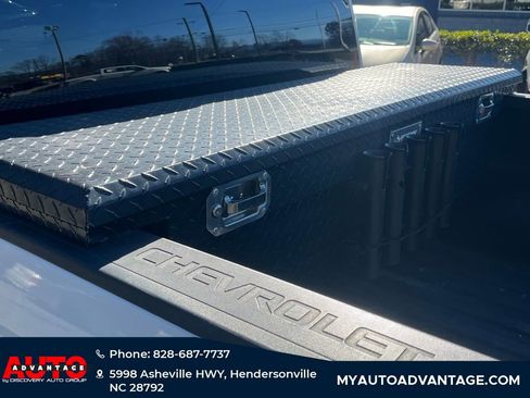 Used 2018 Chevrolet Silverado 1500 LT w/ Texas Edition image 4