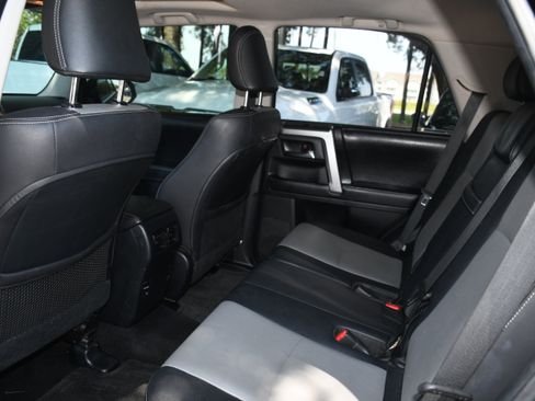 Used 2017 Toyota 4Runner SR5 Premium RWD image 16