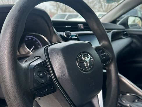 Used 2019 Toyota Camry LE FWD image 10