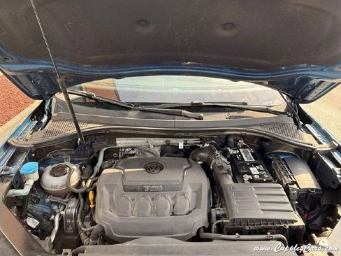 Used 2020 Volkswagen Tiguan SE w/ Panoramic Sunroof Package image 19