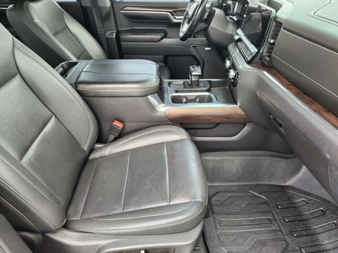 Used 2023 GMC Sierra 1500 SLT w/ SLT Premium Package AWD/4WD image 11