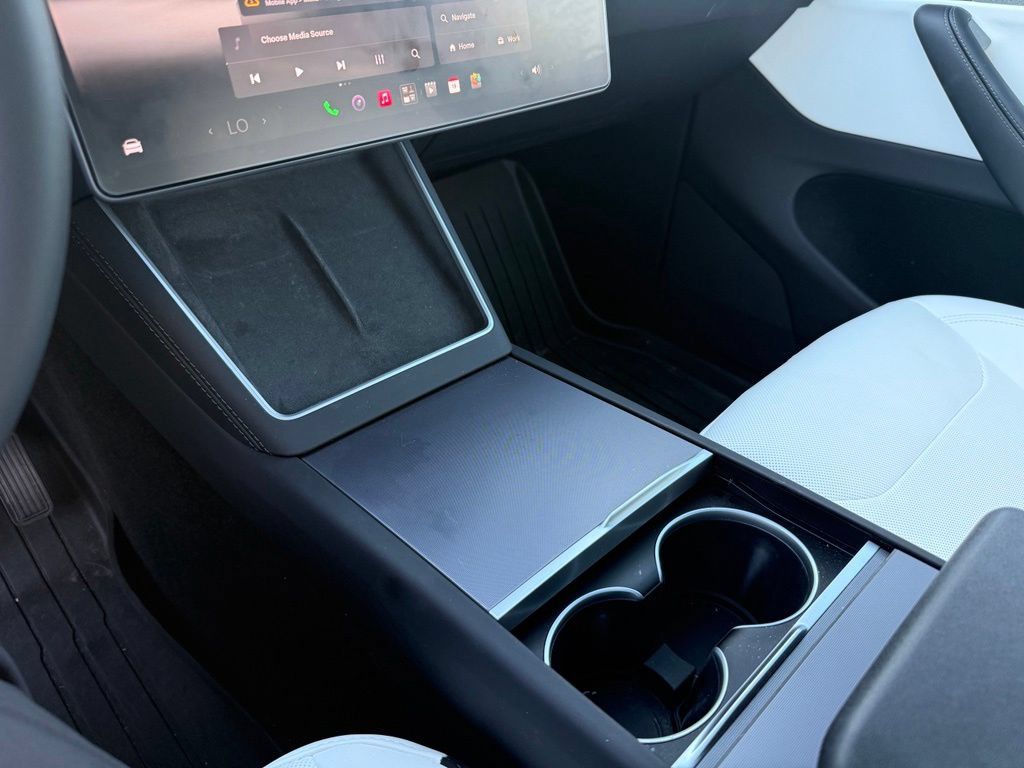 Used 2026 Tesla Model Y 2WD image 15