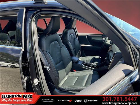 Used 2023 Volvo XC40 B5 Ultimate w/ Climate Package AWD/4WD image 28