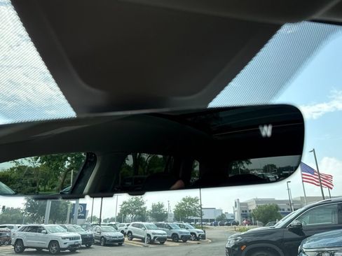 Used 2024 Volkswagen Atlas Peak Edition SEL AWD/4WD image 26