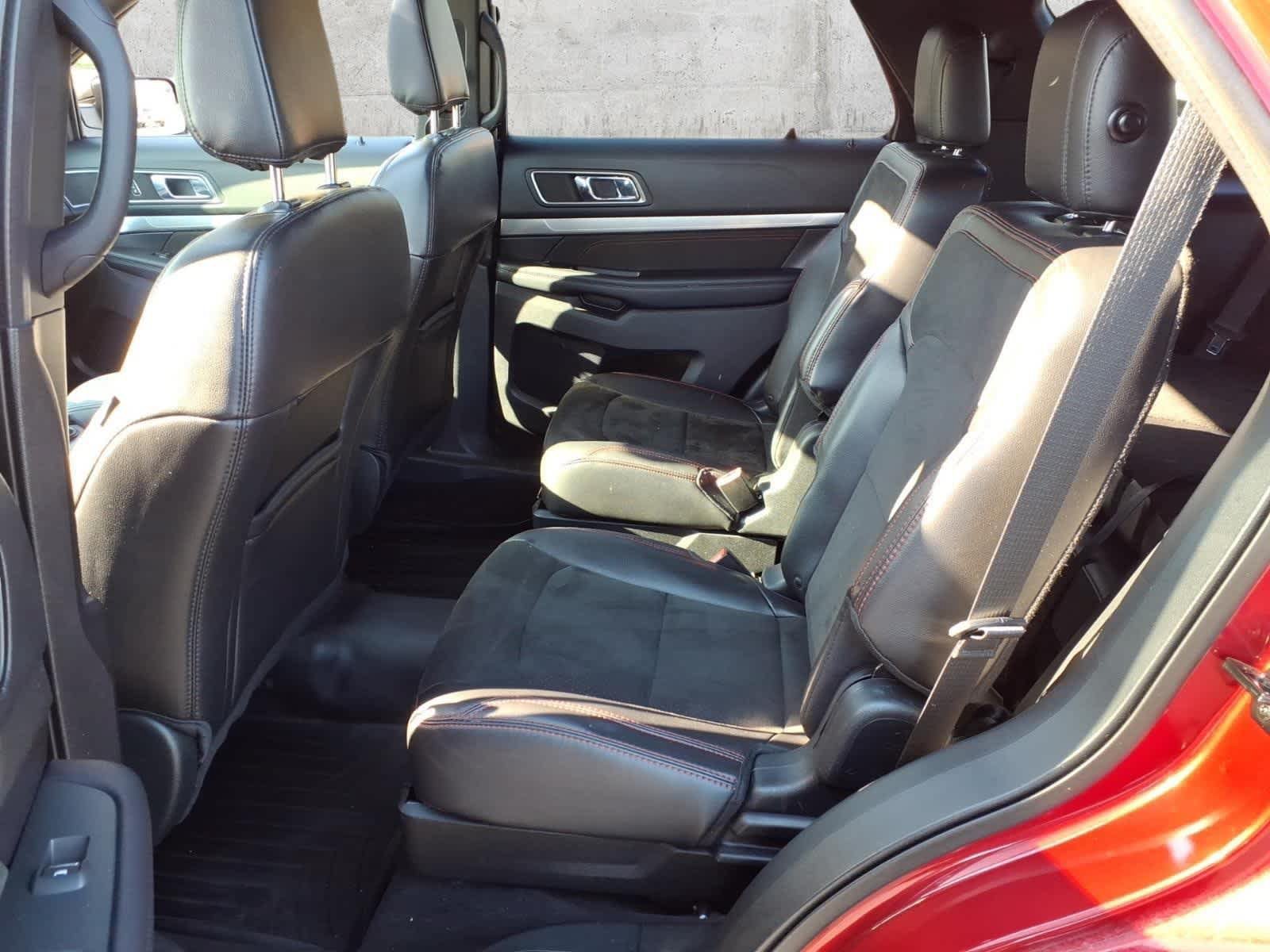 Used 2018 Ford Explorer XLT w/ Equipment Group 202A FWD image 8