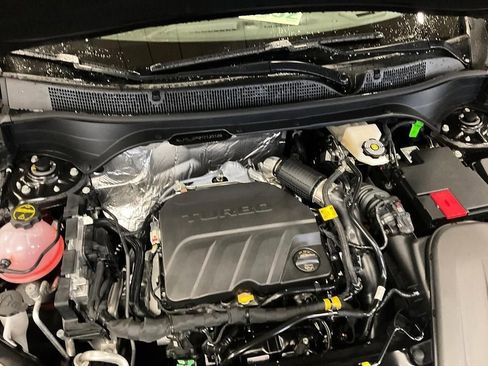 New 2026 Chevrolet Trax RS w/ Sunroof Package FWD image 7