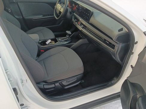 Used 2025 Kia K4 LXS image 8