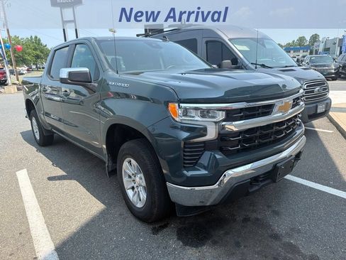 Used 2025 Chevrolet Silverado 1500 LT AWD/4WD image 2