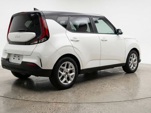 Used 2025 Kia Soul LX w/ LX Technology Package FWD image 9
