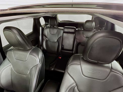 Used 2021 Jeep Cherokee Limited image 22