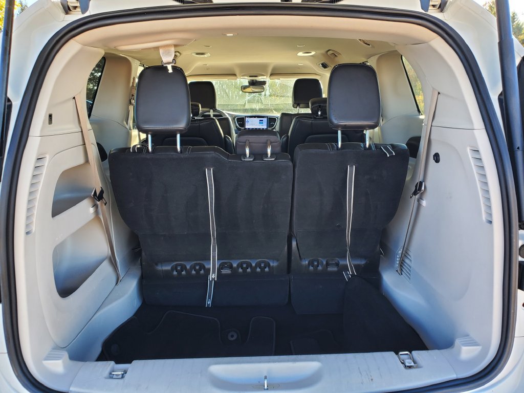 Used 2023 Chrysler Pacifica Touring-L FWD image 7
