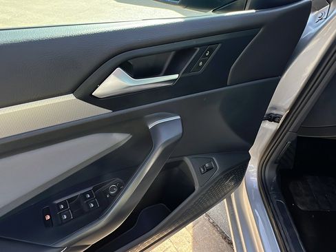 Used 2025 Volkswagen Jetta SE image 15