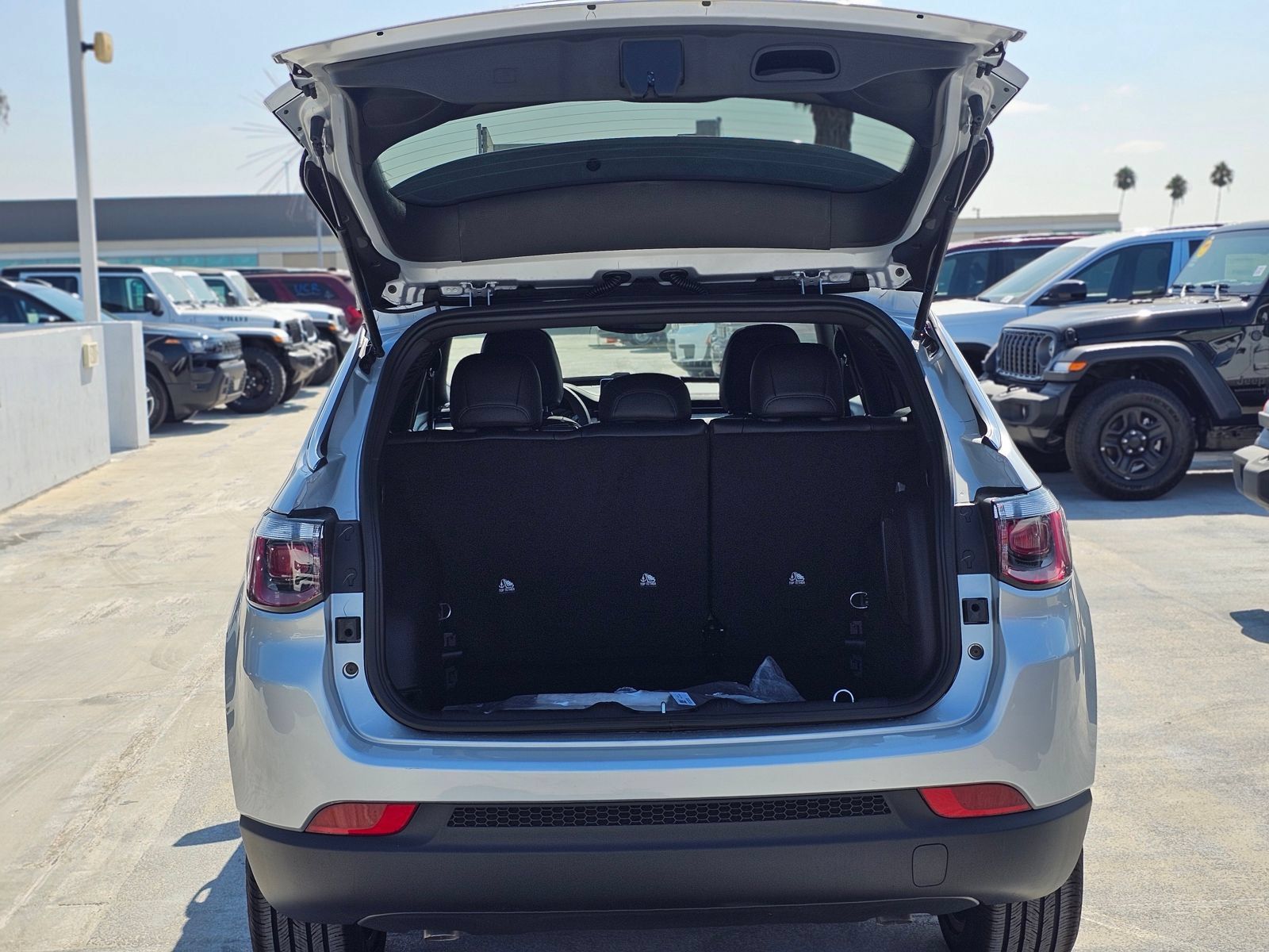 New 2026 Jeep Compass Latitude AWD/4WD image 9