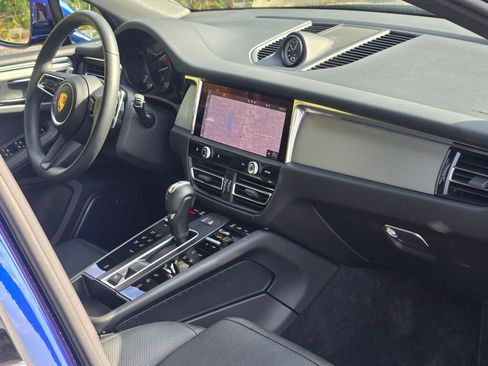 Used 2025 Porsche Macan image 38