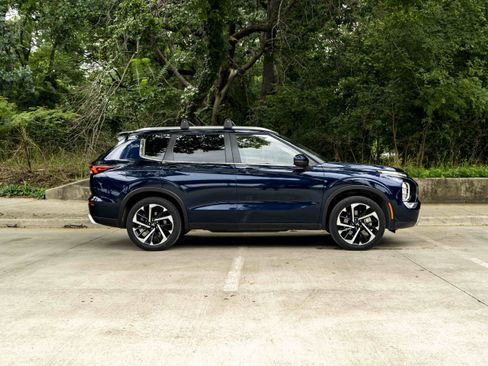Used 2024 Mitsubishi Outlander SE AWD/4WD image 10