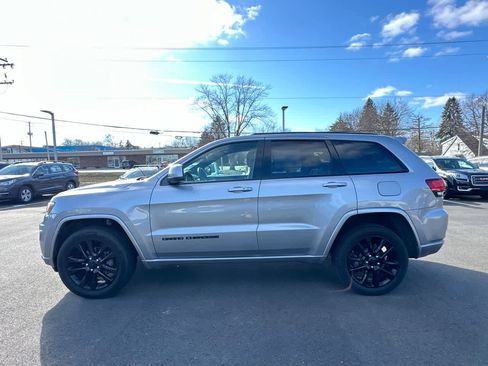Used 2018 Jeep Grand Cherokee Altitude image 10
