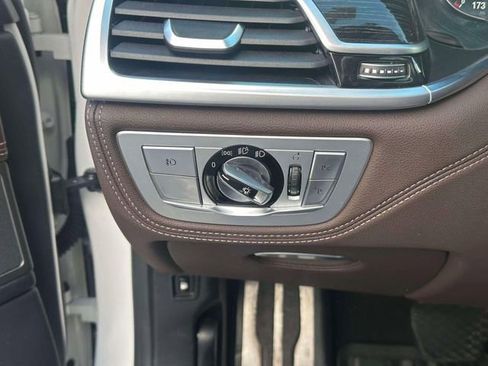 Used 2018 BMW 740e xDrive AWD/4WD image 22