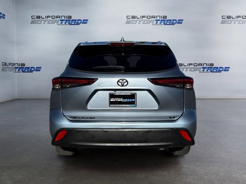 Used 2022 Toyota Highlander XLE image 6