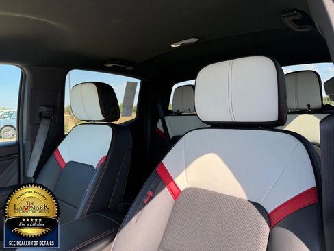 Used 2024 GMC Canyon AT4X AWD/4WD image 9