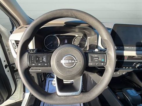 Used 2023 Nissan Rogue SV image 19