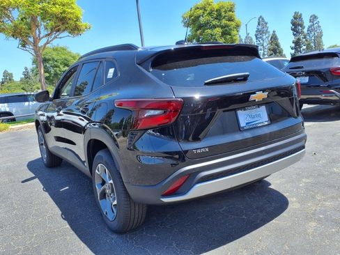 New 2025 Chevrolet Trax LT w/ Driver Confidence Package image 7