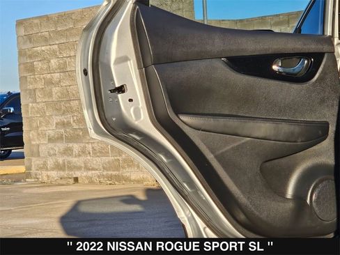 Used 2022 Nissan Rogue Sport SL image 18