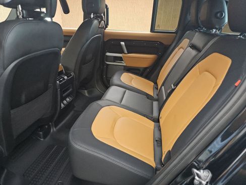 Used 2023 Land Rover Defender 110 X-Dynamic SE AWD/4WD image 4